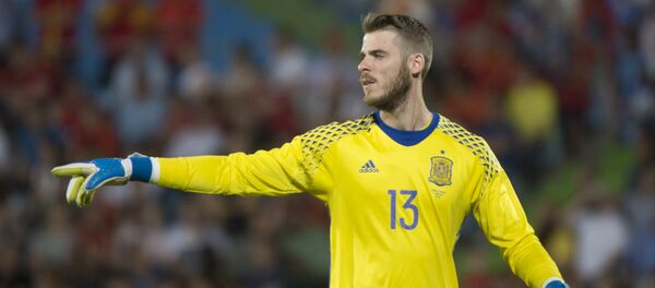 Spain's goalkeeper David de Gea gestures during the EURO 2016 friendly football match Spain vs Georgia at the Coliseum Alfonso Perez stadium in Getafe, on June 7, 2016 - Sputnik Mundo