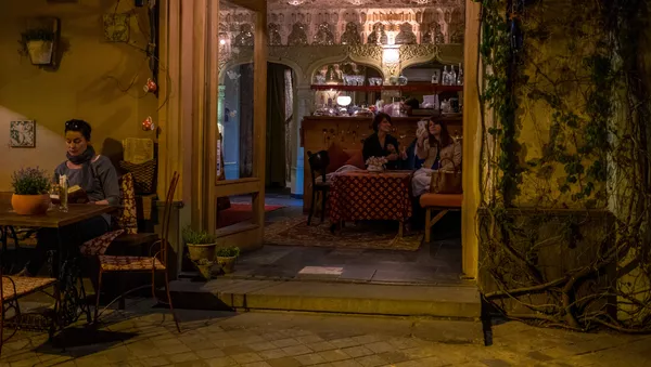 La gente en Tiflis, la capital de Georgia - Sputnik Mundo
