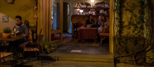 La gente en Tiflis, la capital de Georgia - Sputnik Mundo