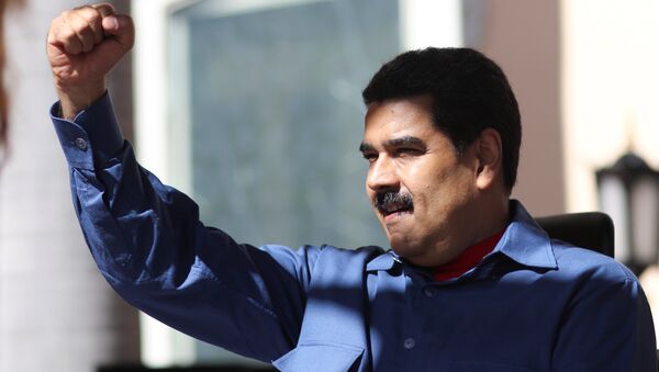 Venezuela's President Nicolas Maduro greets supporters during a rally in Caracas, Venezuela June 9, 2016. - Sputnik Mundo