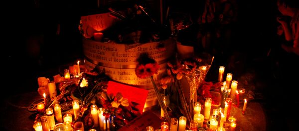 Unos cirios en memoria de la víctimas del atentado en Orlando - Sputnik Mundo