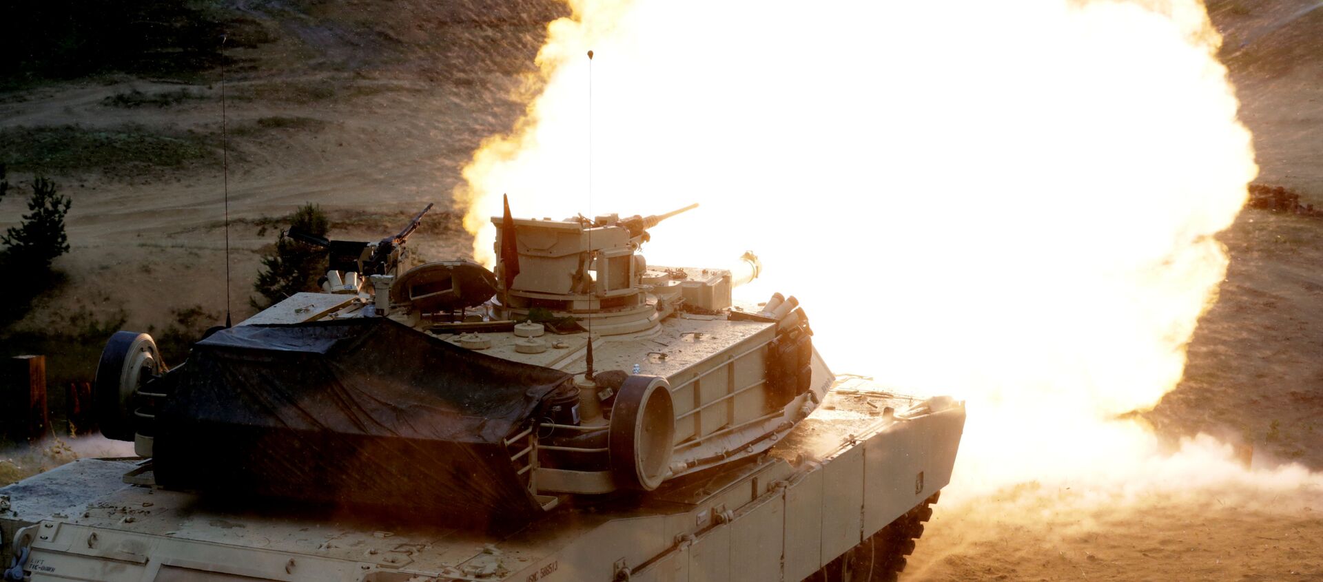 Un tanque M1 Abrams disparando - Sputnik Mundo, 1920, 23.07.2020