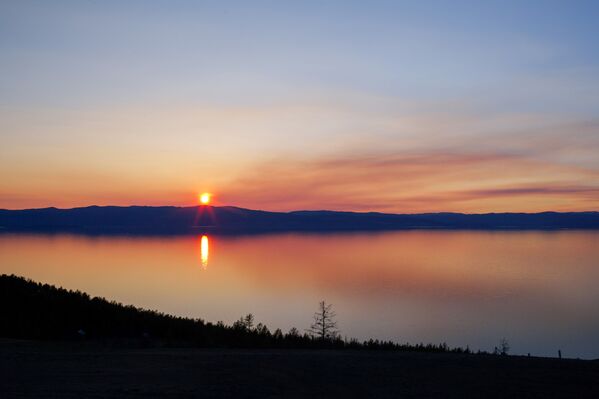 La majestuosa y poco conocida belleza del lago Baikal - Sputnik Mundo