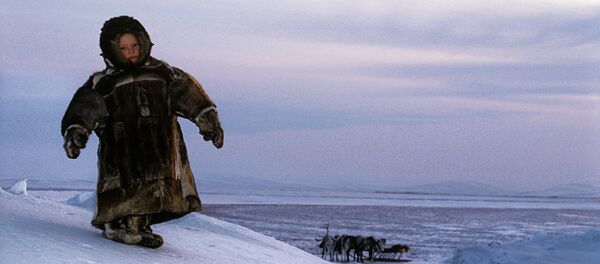 Un niño habitante de Siberia rusa - Sputnik Mundo