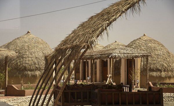 'Kapar': primer hotel iraní hecho de palmas 'Kapar': primer hotel iraní hecho de palmas - Sputnik Mundo