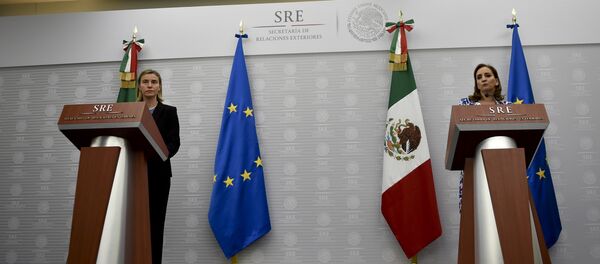 Jefa de la diplomacia europea, Federica Mogherini y ministra de Exteriores de México, Claudia Ruiz - Sputnik Mundo