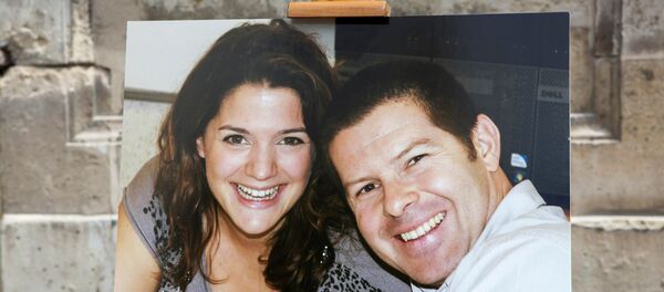 Jean-Baptiste Salvaing, policía frances, y Jean-Baptiste Salvaing, su esposa, esesinados en su casa en las afuers de París - Sputnik Mundo