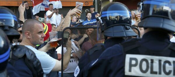 Hinchas ingleses en Lille - Sputnik Mundo