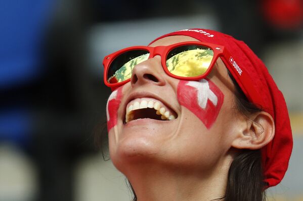 Así vibran de emoción los hinchas en la Eurocopa Así vibran de emoción los hinchas en la Eurocopa - Sputnik Mundo