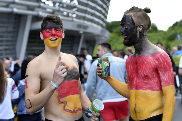 Así vibran de emoción los hinchas en la Eurocopa Así vibran de emoción los hinchas en la Eurocopa - Sputnik Mundo