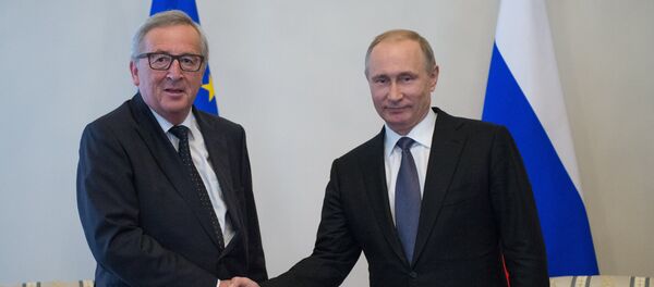 Jean-Claude Juncker, jefe de la Comisión Europea, y Vladímir Putin, presidente ruso - Sputnik Mundo