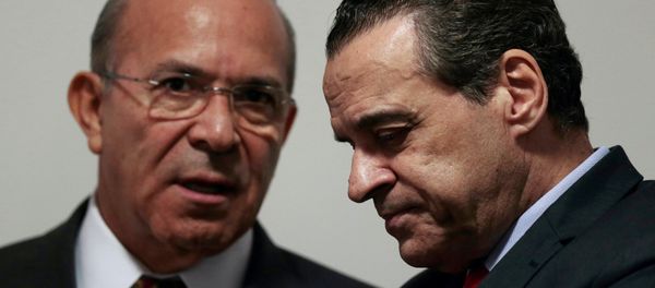 Henrique Eduardo Alves (a la derecha) , ex ministro de Turismo de Brasil Henrique Eduardo Alves (a la derecha) , ex ministro de Turismo de Brasil - Sputnik Mundo