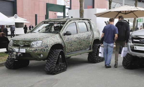 Las innovaciones militares, en una exposición en París - Sputnik Mundo