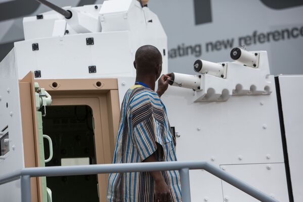 Las innovaciones militares, en una exposición en París - Sputnik Mundo