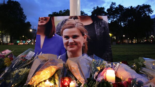 La gente rinde homenaje a Jo Cox, la diputada laborista británica - Sputnik Mundo