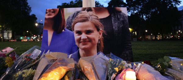 La gente rinde homenaje a Jo Cox, la diputada laborista británica - Sputnik Mundo
