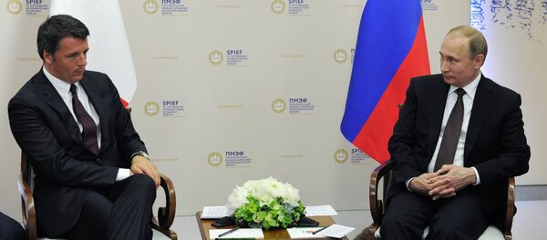 Reunión del presidente de Rusia, Vladímir Putin con el primer ministro de Italia, Matteo Renzi - Sputnik Mundo