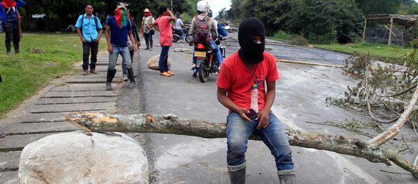 Indígenas de Colombia toman de nuevo importante vía del país en reclamo al Gobierno Indígenas de Colombia toman de nuevo importante vía del país en reclamo al Gobierno - Sputnik Mundo