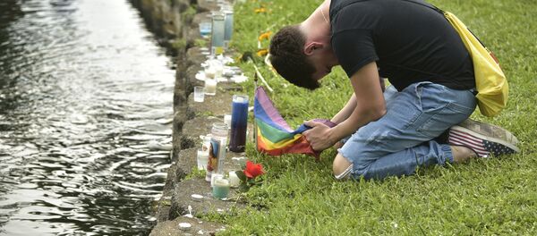 Homenaje a las víctimas del asesinato masivo en el club Orlando - Sputnik Mundo
