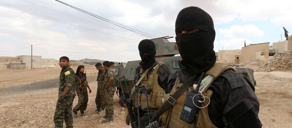 Las Fuerzas Democráticas de Siria (FDS) en Manbij - Sputnik Mundo