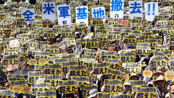 Manifestación de protesta en Okinawa - Sputnik Mundo