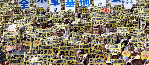 Manifestación de protesta en Okinawa - Sputnik Mundo