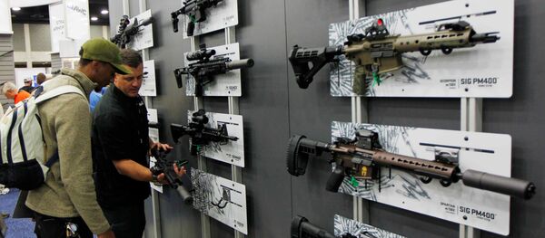 Asociación del Rifle de EEUU acepta aplazar venta de armas a acusados de terrorismo - Sputnik Mundo