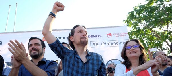 Alberto Garzon, líder del partido Izquierda Unida, Pablo Iglesias, líder del partido Podemos, y Mónica Oltra, portavoz de la coalición Comproís - Sputnik Mundo