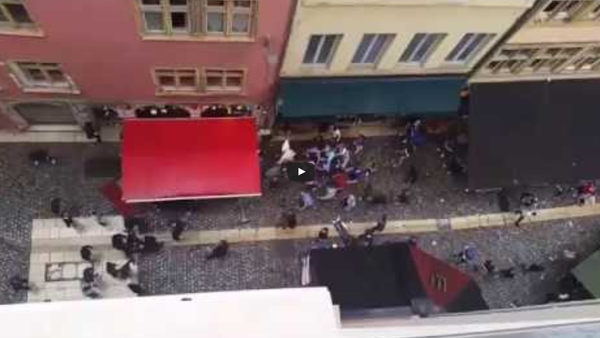 Pelea entre los hinchas ingleses y galos en Lyon durante la Eurocopa 2016 - Sputnik Mundo