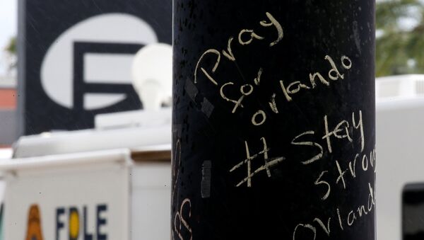 Reza por Orlando - Sputnik Mundo