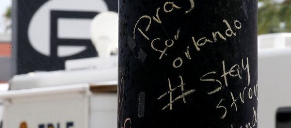 Reza por Orlando - Sputnik Mundo