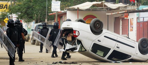Choques entre policía y maestros en Oaxaca - Sputnik Mundo
