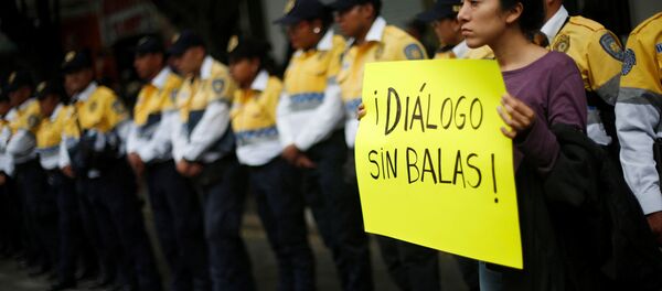 Una manifestación después de los enfrentamientos en Oaxaca - Sputnik Mundo