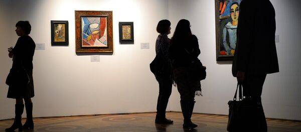 Los visitantes de una exposición dedicada a la obra de Pablo Picasso - Sputnik Mundo