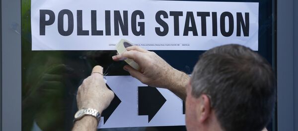Uno de los colegios electorales de Reino Unido - Sputnik Mundo