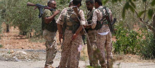 Combatientes de las Fuerzas Democráticas de Siria (FDS) en afueras de Manbij, en el noreste de la provincia de Alepo - Sputnik Mundo