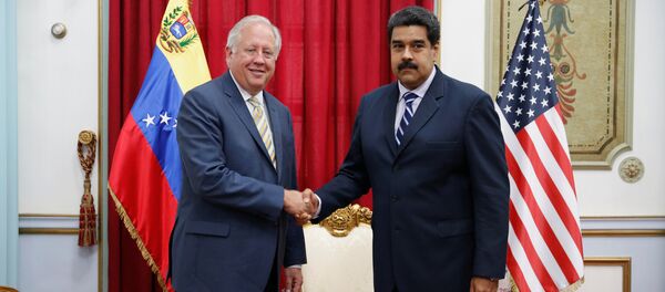 Presidente de Venezuela, Nicolás Maduro y subsecretario de Asuntos Políticos del Departamento de Estado de EEUU, Thomas Shannon en Caracas - Sputnik Mundo