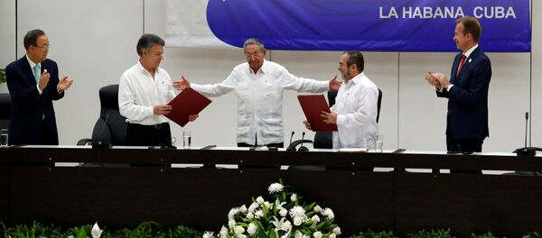 La firma del acuerdo del cese del fuego - Sputnik Mundo