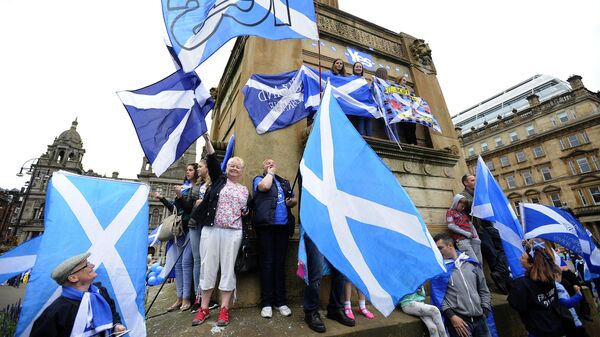 Las banderas de Escocia - Sputnik Mundo