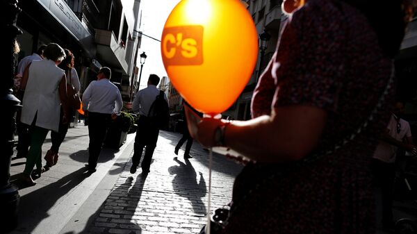 Globo con el logo de Ciudadanos - Sputnik Mundo