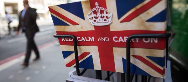 La tarjeta con el eslogan: Mantén la calma y sigue adelante - Sputnik Mundo