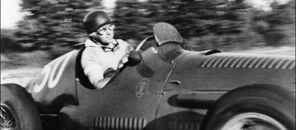 Juan Manuel Fangio, piloto argentino - Sputnik Mundo