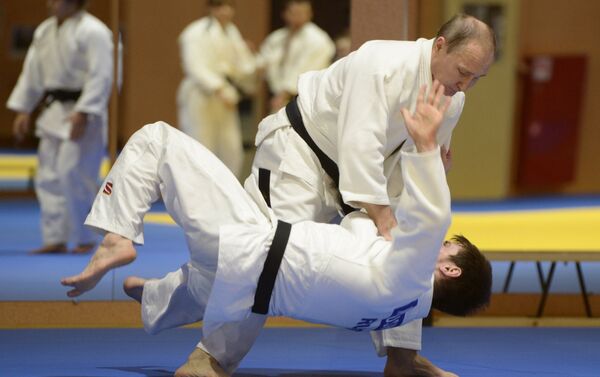 Vladímir Putin, presidente de Rusia, practicando judo - Sputnik Mundo