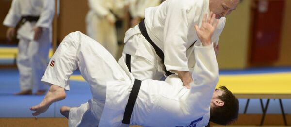 Vladímir Putin, presidente de Rusia, practicando judo - Sputnik Mundo