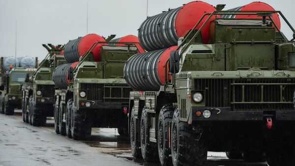 Sistemas transportables de misiles antiaéreos S-400 'Triumf' - Sputnik Mundo