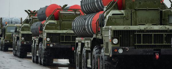 sistemas transportables de misiles antiaéreos S-400 'Triumf' - Sputnik Mundo