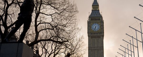 The sun rises behind The Elizabeth Tower, also known as 'Big Ben' on the day British Chancellor of the Exchequer George Osborne delivers his budget in London on March 16, 2016 - Sputnik Mundo