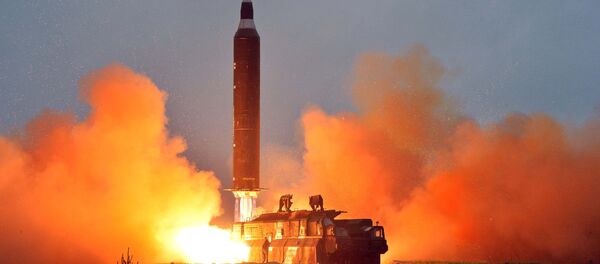 Lanzamiento del misil balístico Hwasong-10 por Corea del Norte - Sputnik Mundo