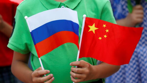 Banderas de Rusia y China - Sputnik Mundo