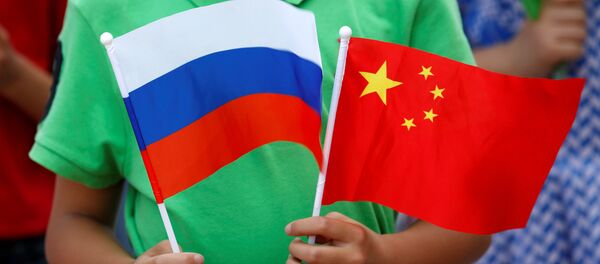 Banderas de Rusia y China - Sputnik Mundo